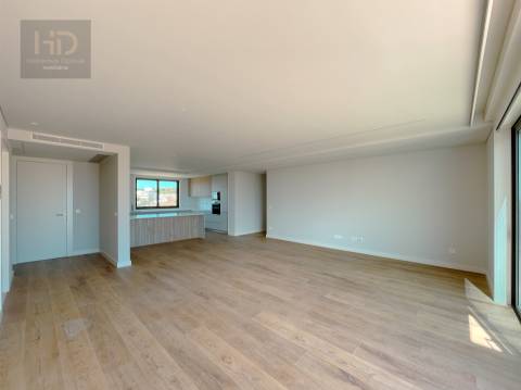 Penthouse T4 nova, próximo das praias em V. N. de Gaia.