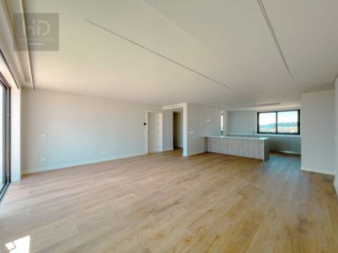 Penthouse T4 nova, próximo das praias em V. N. de Gaia.