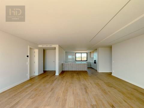 Penthouse T4 nova, próximo das praias em V. N. de Gaia.