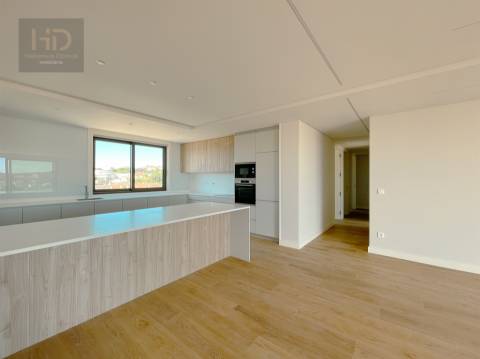 Penthouse T4 nova, próximo das praias em V. N. de Gaia.