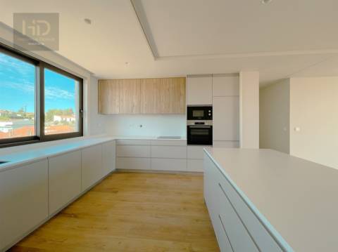 Penthouse T4 nova, próximo das praias em V. N. de Gaia.