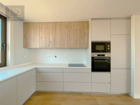 Penthouse T4 nova, próximo das praias em V. N. de Gaia.