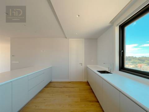 Penthouse T4 nova, próximo das praias em V. N. de Gaia.