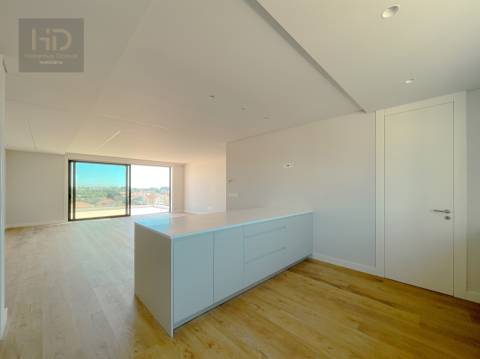 Penthouse T4 nova, próximo das praias em V. N. de Gaia.