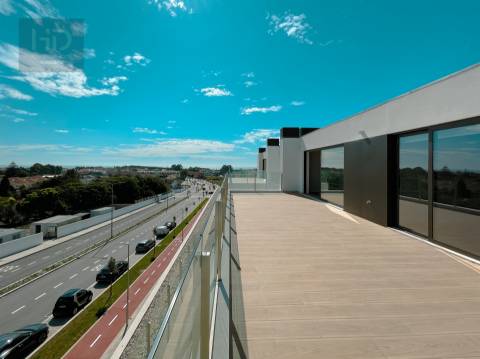 Penthouse T4 nova, próximo das praias em V. N. de Gaia.