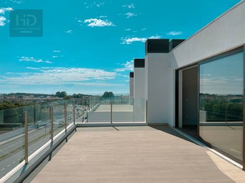 Penthouse T4 nova, próximo das praias em V. N. de Gaia.
