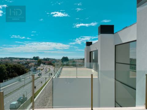 Penthouse T4 nova, próximo das praias em V. N. de Gaia.