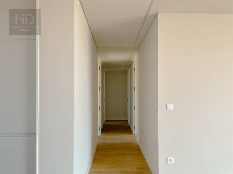 Penthouse T4 nova, próximo das praias em V. N. de Gaia.