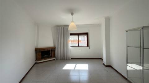 Apartamento T2 Arrendamento em Gualtar,Braga