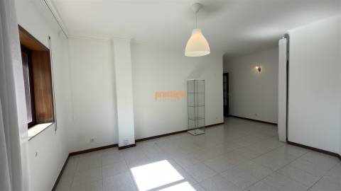 Apartamento T2 Arrendamento em Gualtar,Braga