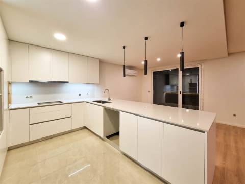 Moradia Geminada T4 Venda em Palmeira,Braga