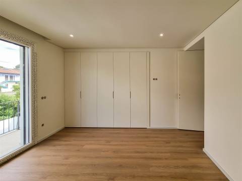 Moradia Geminada T4 Venda em Palmeira,Braga