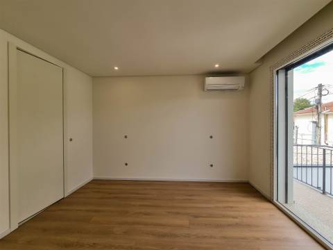 Moradia Geminada T4 Venda em Palmeira,Braga