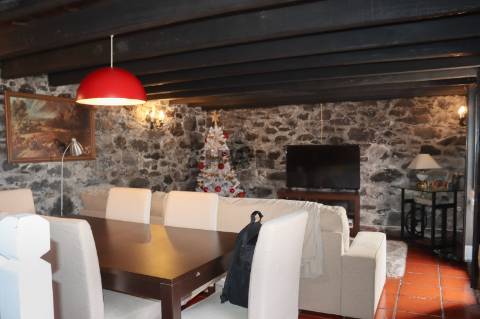 Moradia T2+1 Venda em Prazeres,Calheta (Madeira)