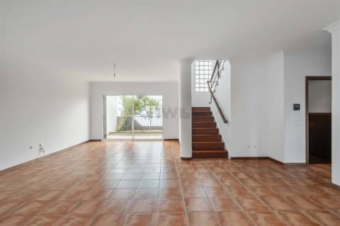 Moradia Geminada T3+1 Venda em Caniço,Santa Cruz