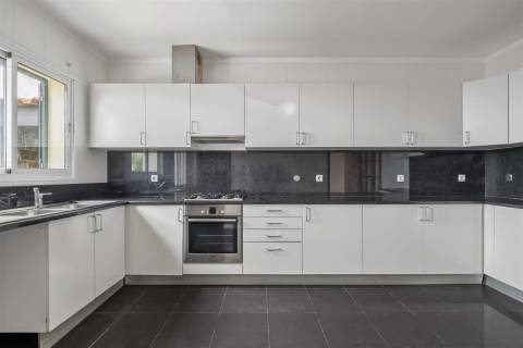 Moradia Geminada T3+1 Venda em Caniço,Santa Cruz