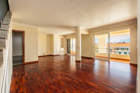 Apartamento T4 DUPLEX Venda em Caniço,Santa Cruz