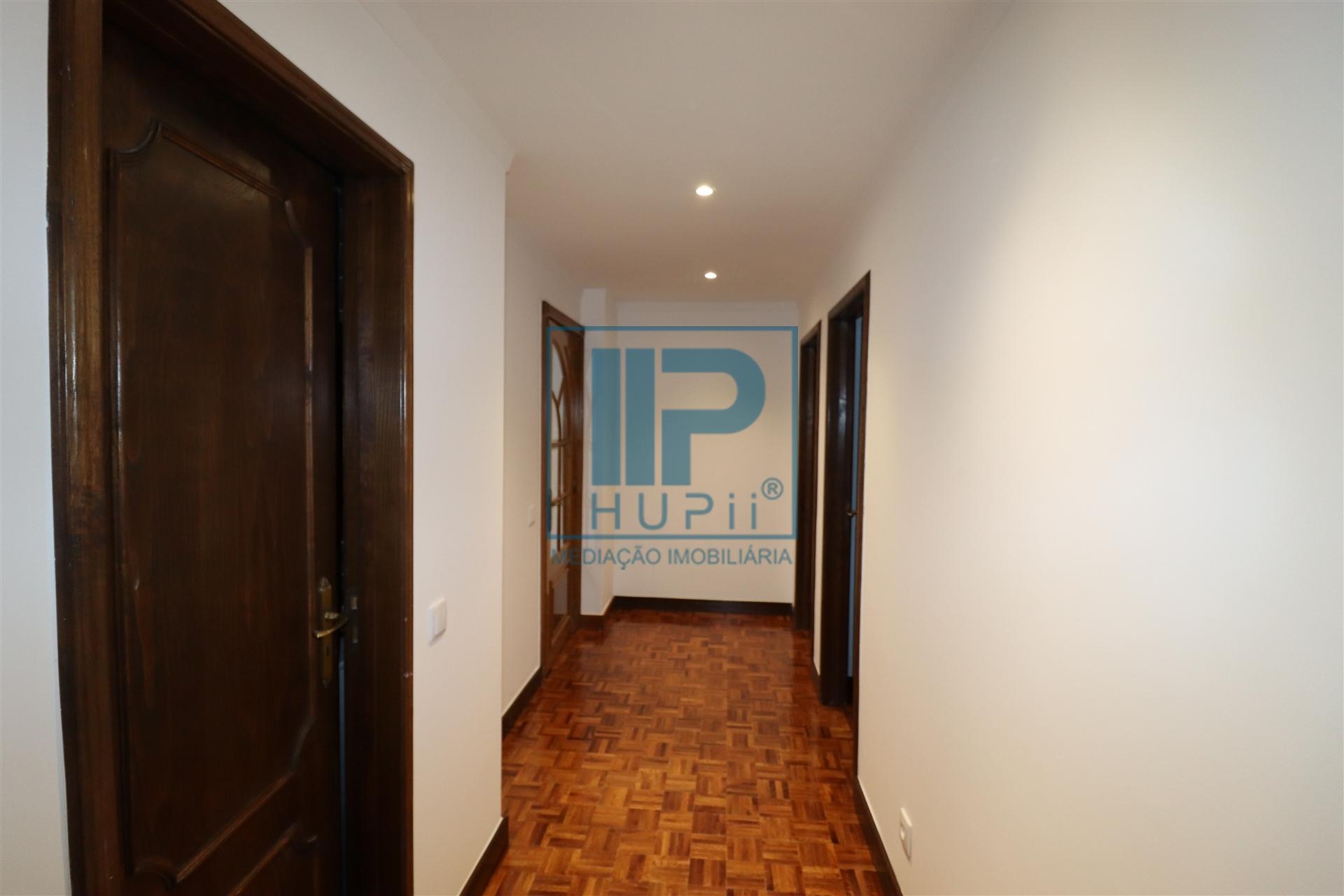 Apartamento T4 Venda em Oliveira, São Paio e São Sebastião,Guimarães