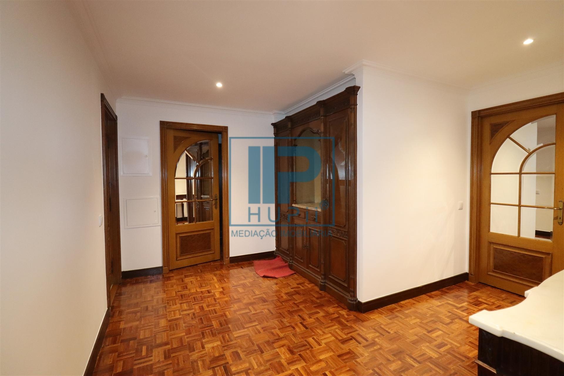 Apartamento T4 Venda em Oliveira, São Paio e São Sebastião,Guimarães