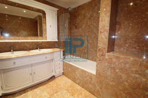 Apartamento T4 Venda em Oliveira, São Paio e São Sebastião,Guimarães