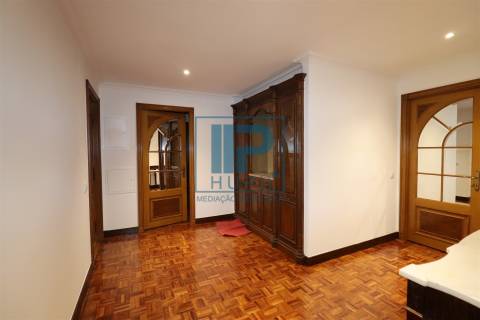 Apartamento T4 Arrendamento em Oliveira, São Paio e São Sebastião,Guimarães