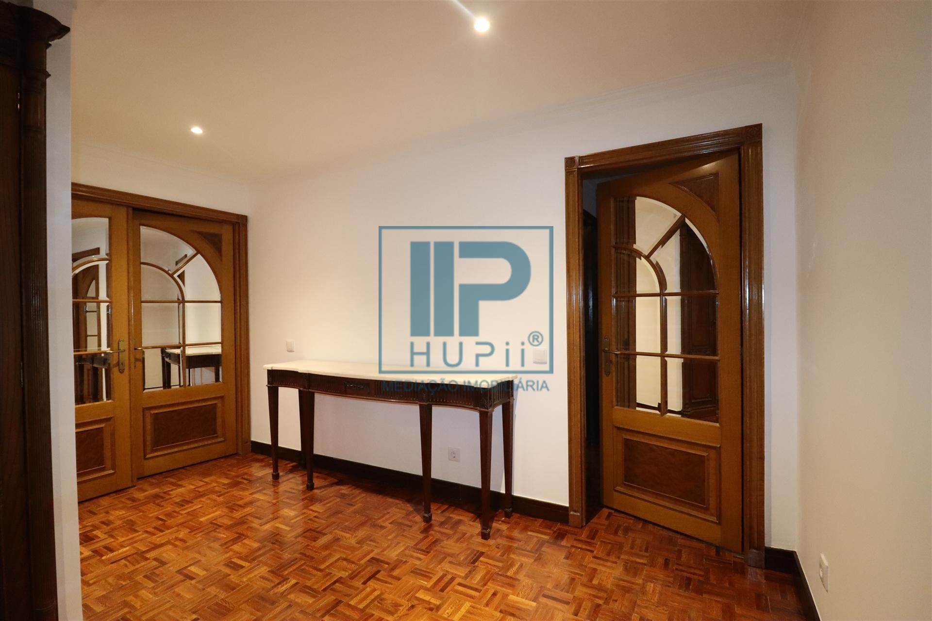 Apartamento T4 Arrendamento em Oliveira, São Paio e São Sebastião,Guimarães