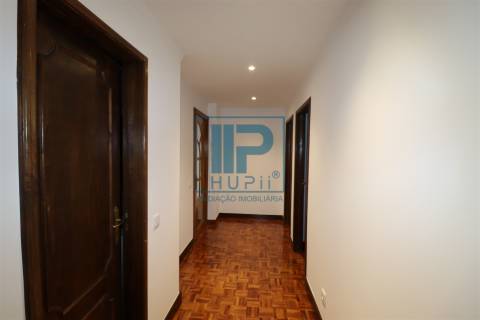 Apartamento T4 Arrendamento em Oliveira, São Paio e São Sebastião,Guimarães