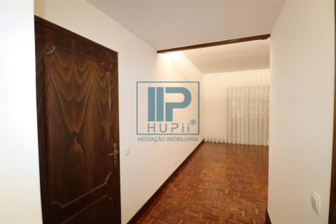 Apartamento T4 Arrendamento em Oliveira, São Paio e São Sebastião,Guimarães