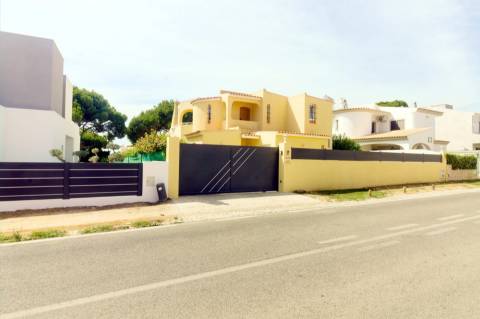 Moradia Isolada T3 Venda em Quarteira,Loulé