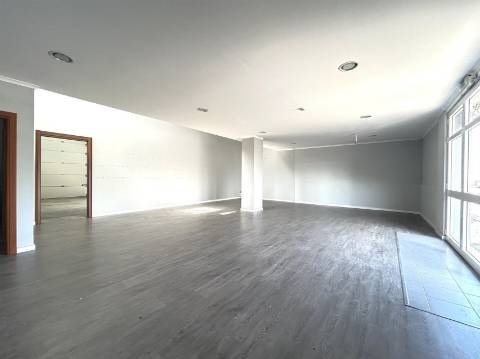 Armazém  Venda em Quarteira,Loulé