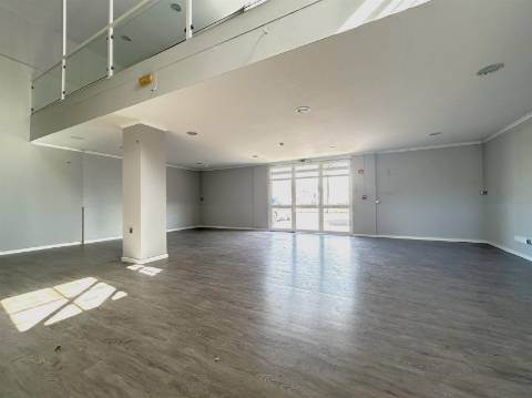 Armazém  Venda em Quarteira,Loulé