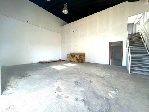 Armazém  Venda em Quarteira,Loulé