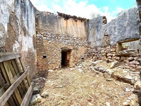 Moradia Devoluta T3 Venda em Santa Bárbara de Nexe,Faro