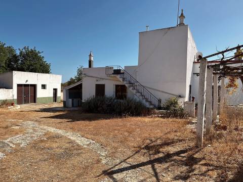 Moradia Geminada T3 Venda em Faro (Sé e São Pedro),Faro