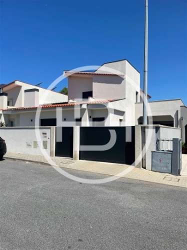 Andar Moradia T4 Venda em Arcozelo,Barcelos