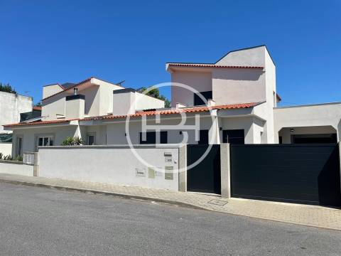 Andar Moradia T4 Venda em Arcozelo,Barcelos