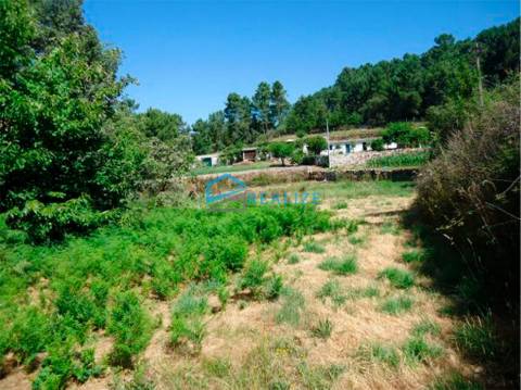 Moradia para reconstruir em Magarelos, Mouçós