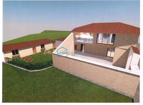 Moradia para reconstruir em Magarelos, Mouçós