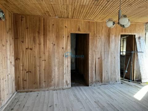 Moradia para reconstruir em Magarelos, Mouçós