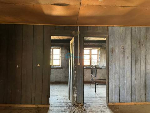 Moradia para reconstruir em Magarelos, Mouçós