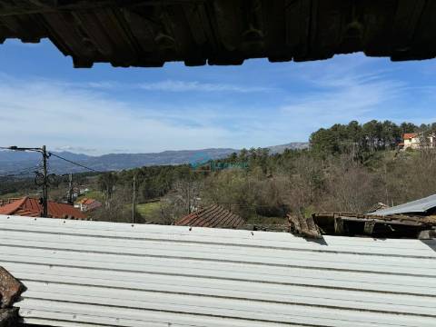 Moradia para reconstruir em Magarelos, Mouçós