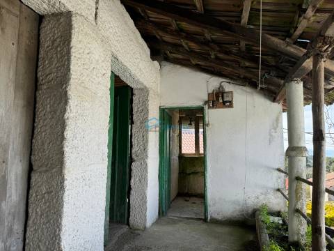 Moradia para reconstruir em Magarelos, Mouçós