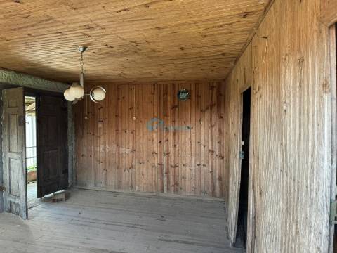 Moradia para reconstruir em Magarelos, Mouçós