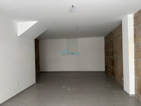 Loja  Arrendamento em Vila Real (Nossa Senhora da Conceição, São Pedro e São Dinis),Vila Real
