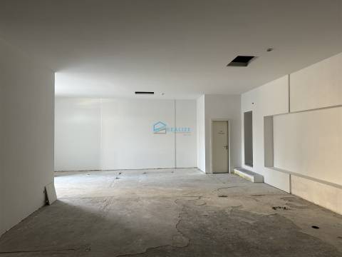 Loja  Venda em Vila Real (Nossa Senhora da Conceição, São Pedro e São Dinis),Vila Real