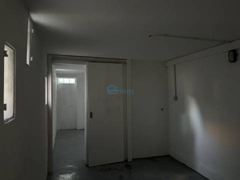 Loja  Venda em Vila Real (Nossa Senhora da Conceição, São Pedro e São Dinis),Vila Real