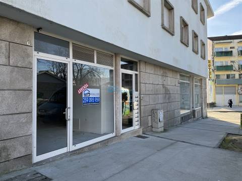 Loja  Venda em Vila Real (Nossa Senhora da Conceição, São Pedro e São Dinis),Vila Real