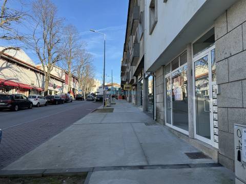 Loja  Venda em Vila Real (Nossa Senhora da Conceição, São Pedro e São Dinis),Vila Real