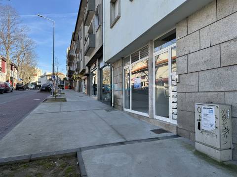 Loja  Venda em Vila Real (Nossa Senhora da Conceição, São Pedro e São Dinis),Vila Real