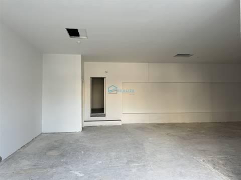 Loja  Venda em Vila Real (Nossa Senhora da Conceição, São Pedro e São Dinis),Vila Real